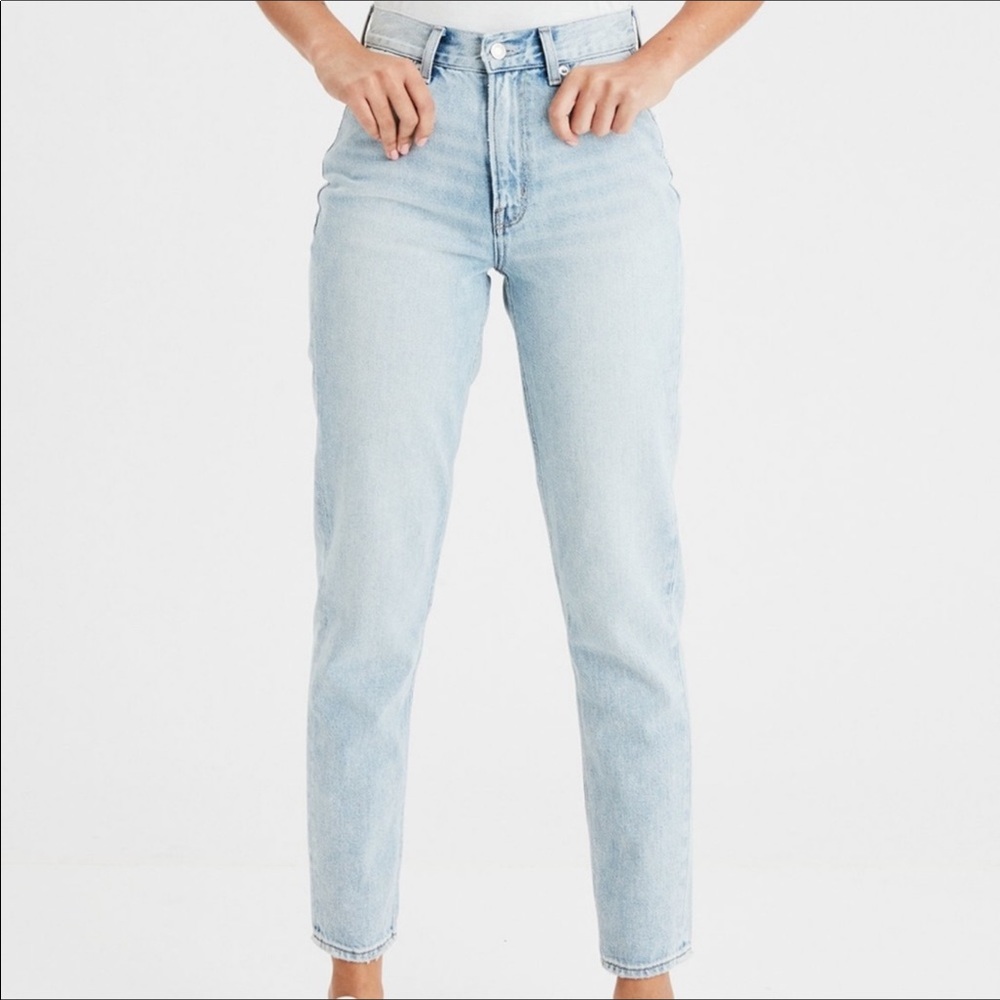 AE Light Vintage Wash Mom Jeans NEW!!